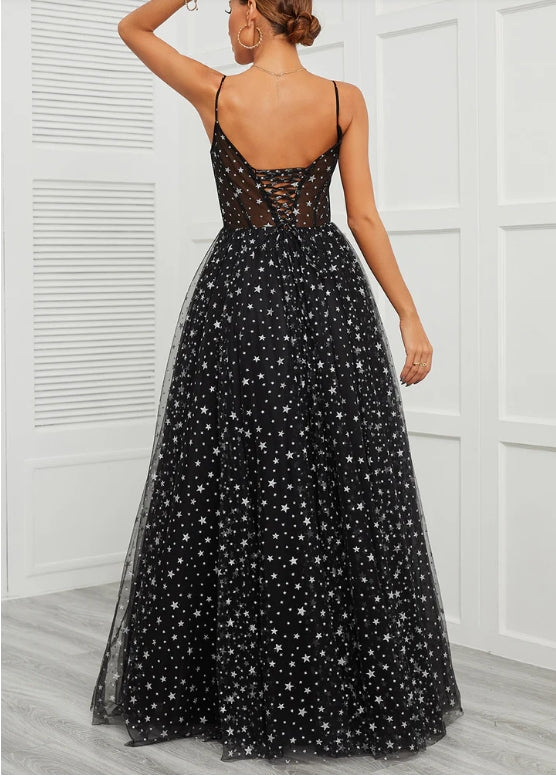 Vestido de fiesta con escote transparente y lentejuelas en forma de A